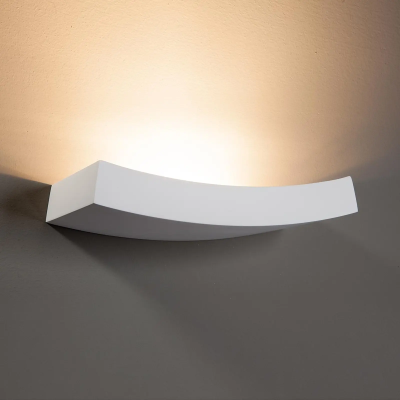 Slightly curved wall lamp Leander, paintable