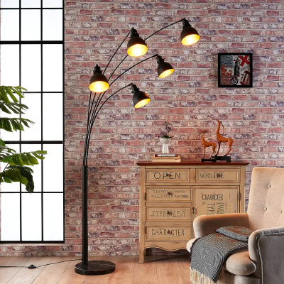 Five-bulb Lira floor lamp in black and gold