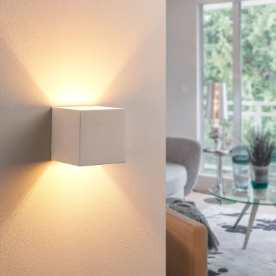 Kay LED plaster light that shines up and down