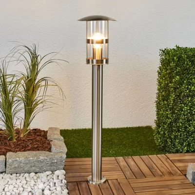 The stainless steel track light Noemi is designed for outdoor use